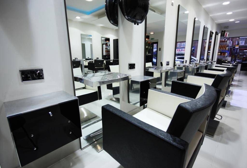 Visit great afro hairdressers in Edmonton, London, for afro hair cuts